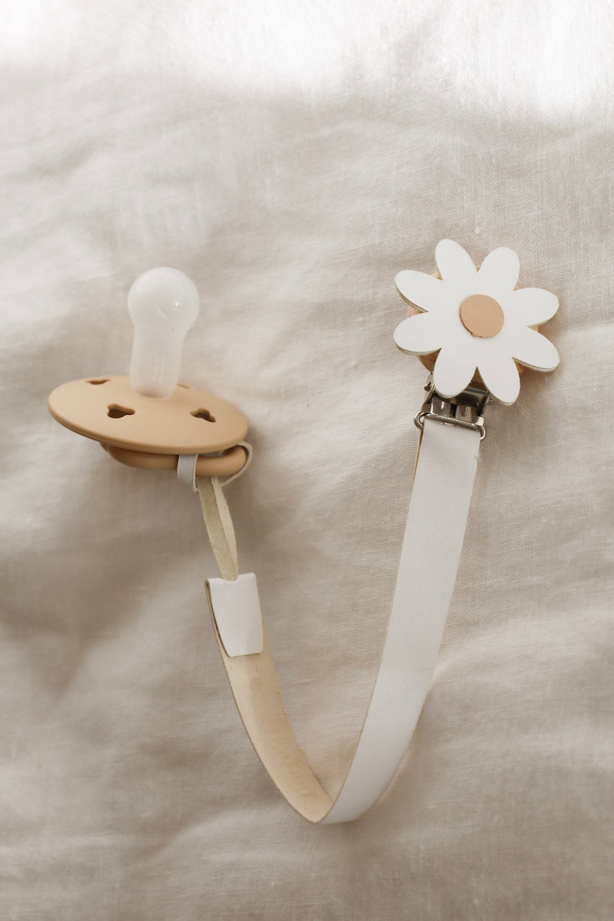 Daisy Leather Dummy/Pacifier Chain
